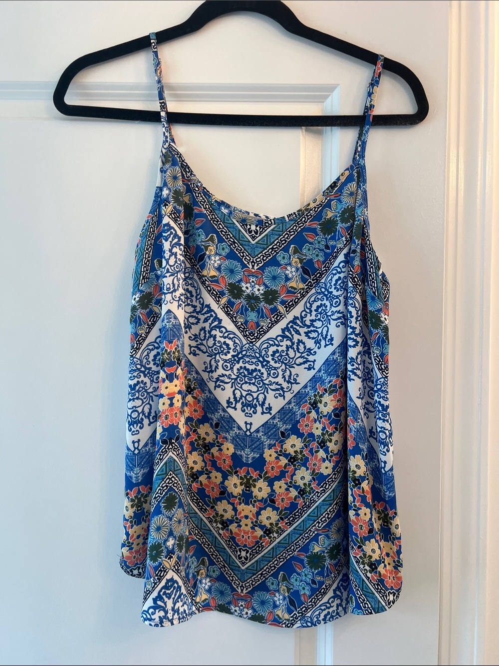 Daniel Rainn Blue Floral Print sleeveless shirt